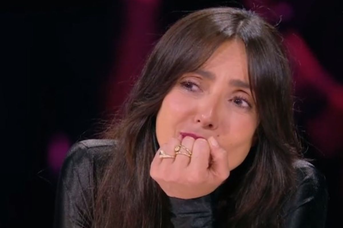 Ambra Angiolini triste