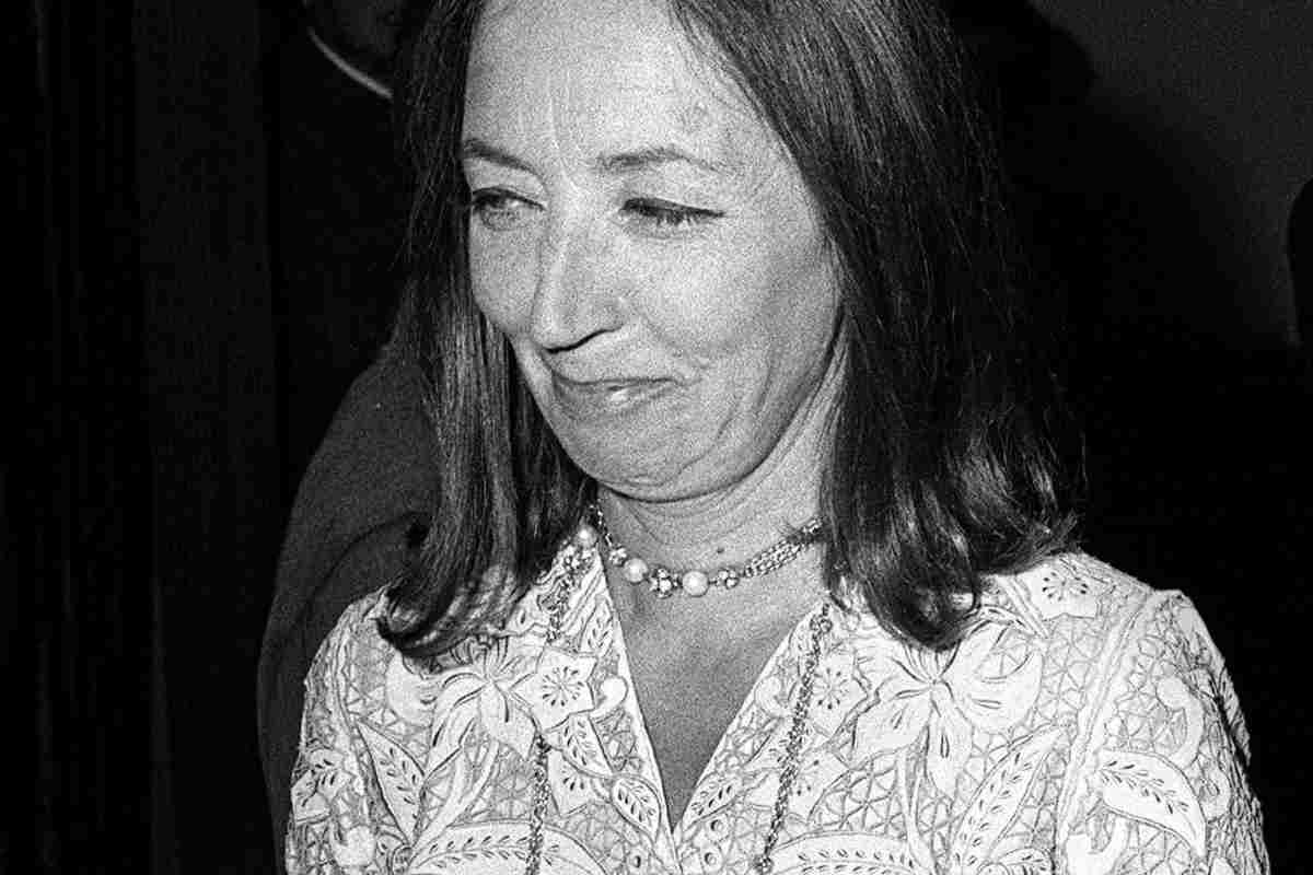 La giornalista Oniana Fallaci in una foto in bianco e nero