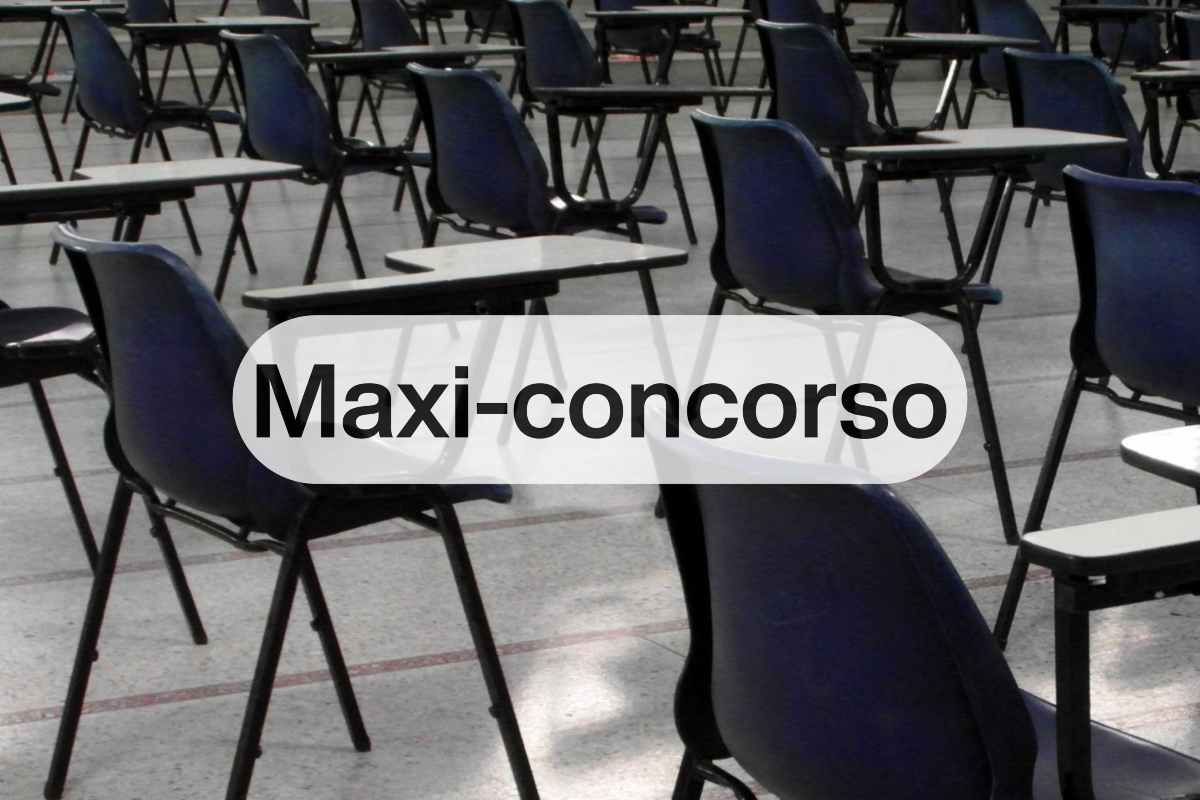 Sedie per concorso e dicitura "maxi-concorso" 