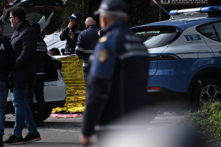 Polizia municipale sul luogo di un incidente