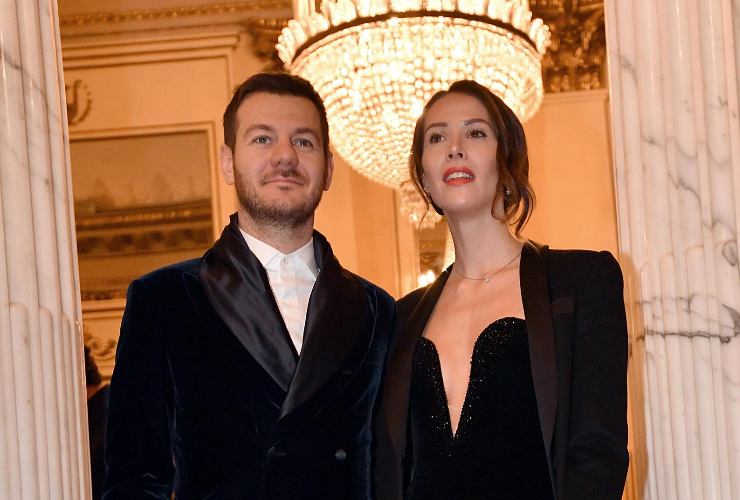 alessandro cattelan insieme a ludovica sauer a un evento di gala