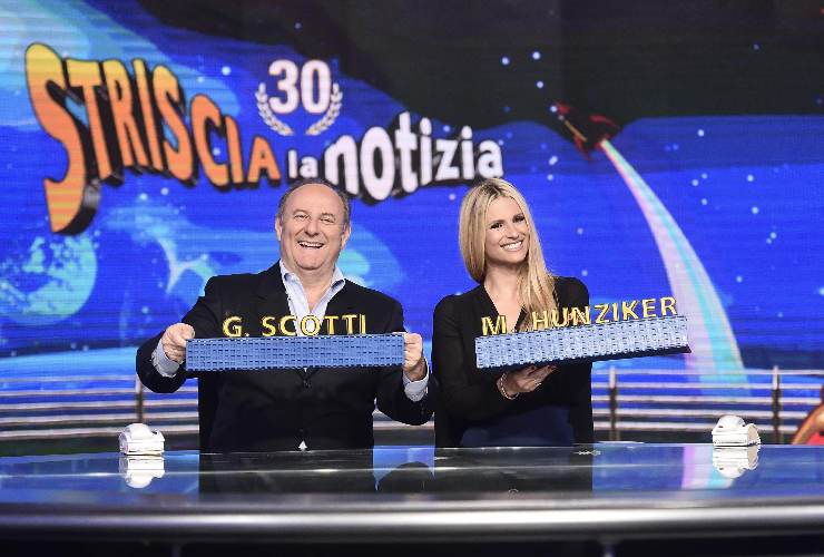 gerry scotti con michelle hunziker a striscia la notizia