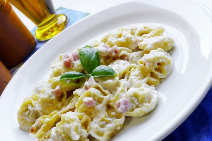 Tortellini panna e prosciutto 