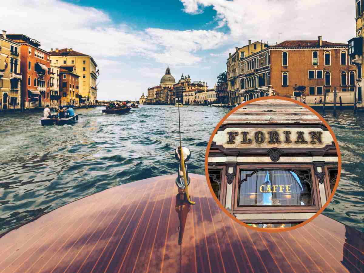 L'insegna del caffè Florian e sullo sfondo la laguna di Venezia vista da una barca