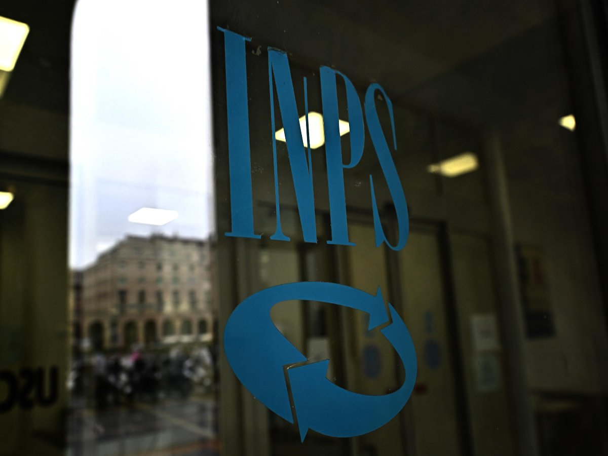 vetrata dell'ufficio dell'inps